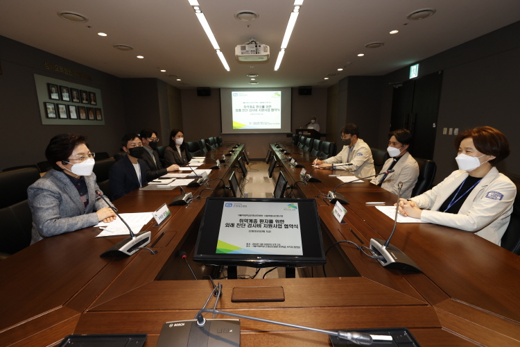 은평구-가톨릭대학교 은평성모병원 취약계층 외래진단 검사비 지원사업 업무 협약식 이미지