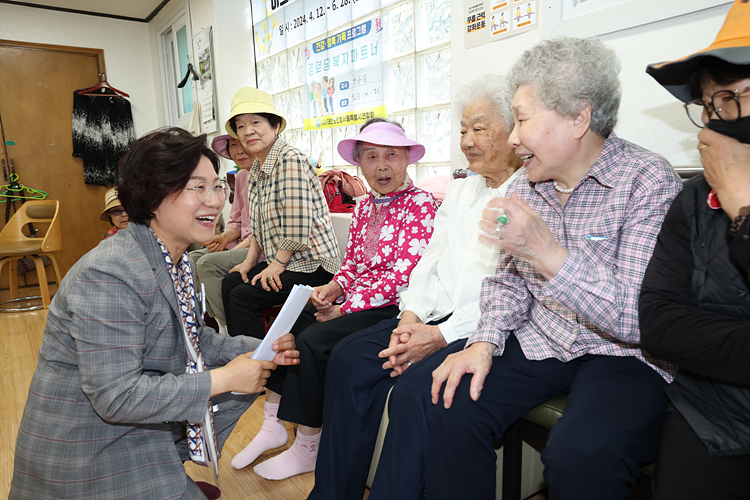 은평구 구립 경로당 방문 이미지