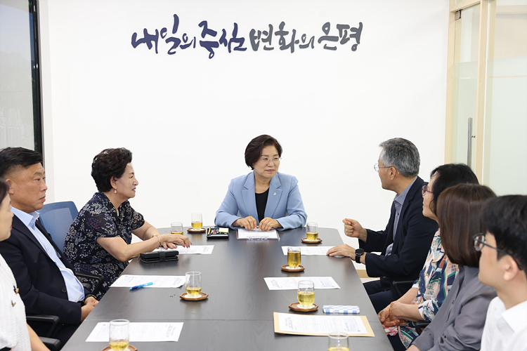 은평신용협동조합 두손모아봉사단 사랑의 이웃돕기 성금 전달식 이미지
