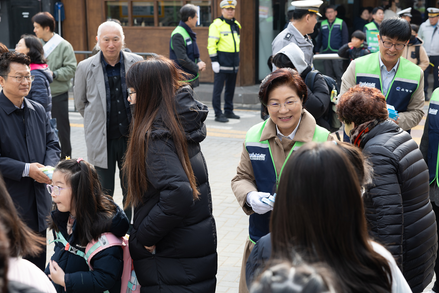 등굣길 어린이 교통안전 캠페인_갈현초등학교 이미지