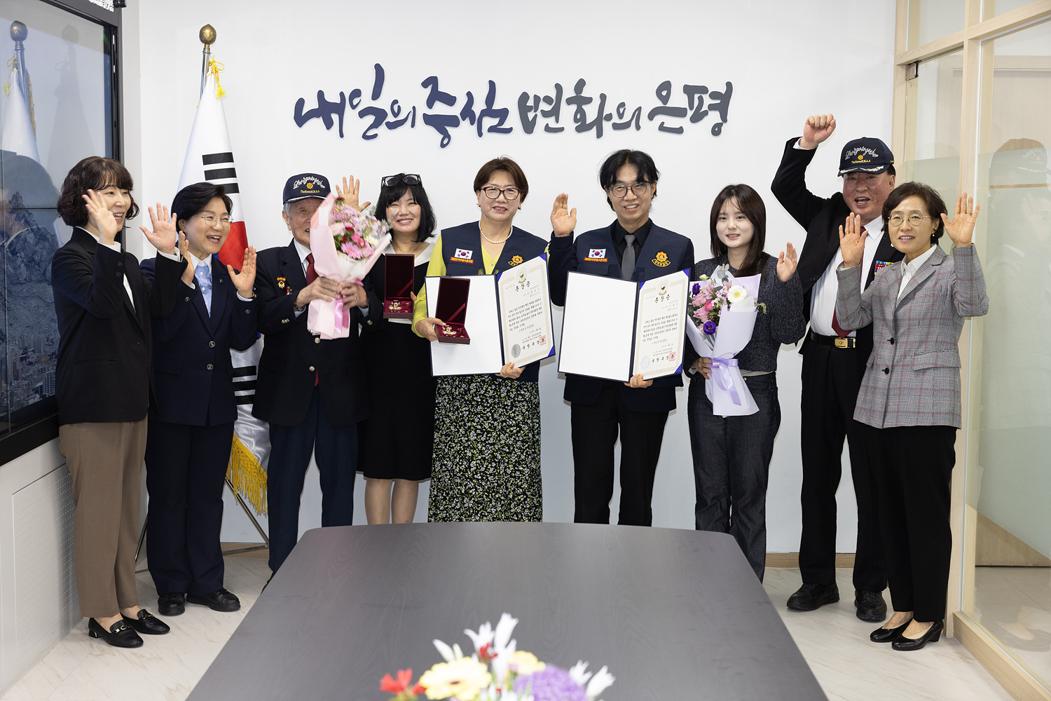 6.25전쟁 무공수훈자의 무공훈장 전수식 이미지